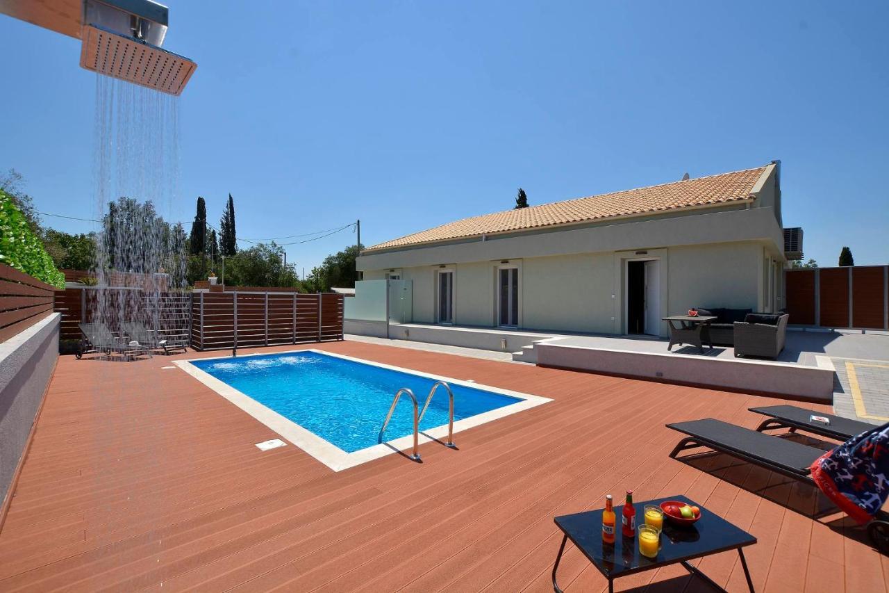 Bratou Villa *
